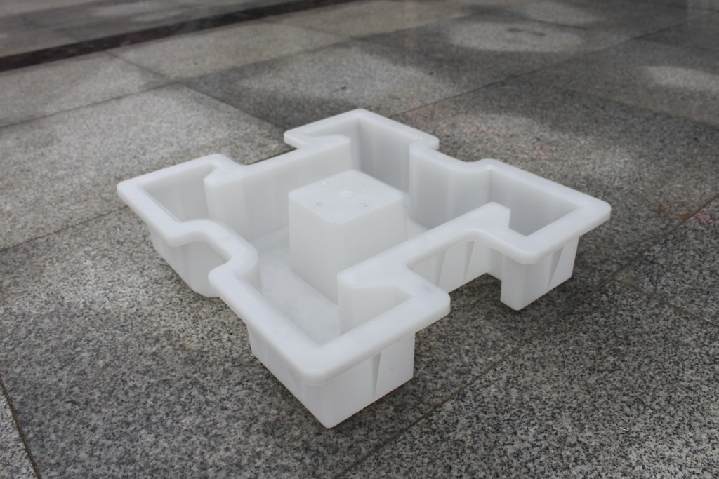 連鎖水泥護(hù)坡磚模具哪里的廠家更專業(yè)？