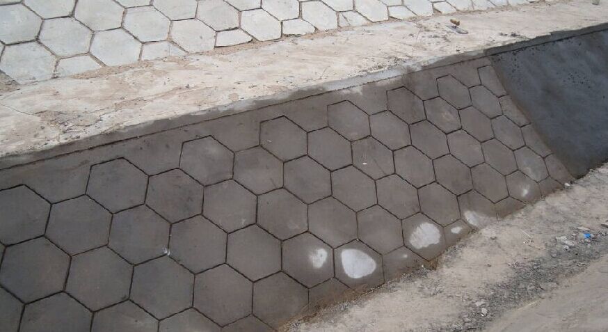 實心護坡塑料模具和空心護坡塑料模具分別用在哪里？